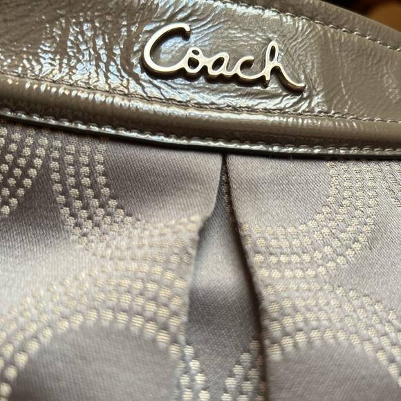 Light grey authentic coach crossbody bag. - Picture 4 of 6